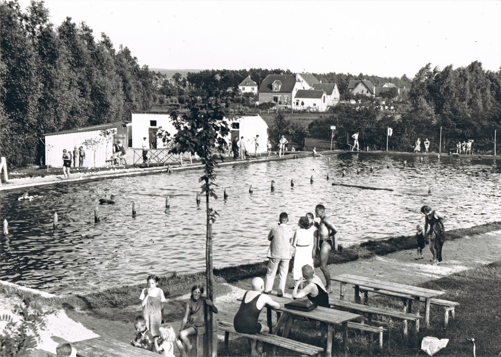 Die Pfingsten 1926 eröffnete Schlänger Badeanstalt fand nicht nur Lob und Aner-kennung. Foto: H. Fleege 1929
